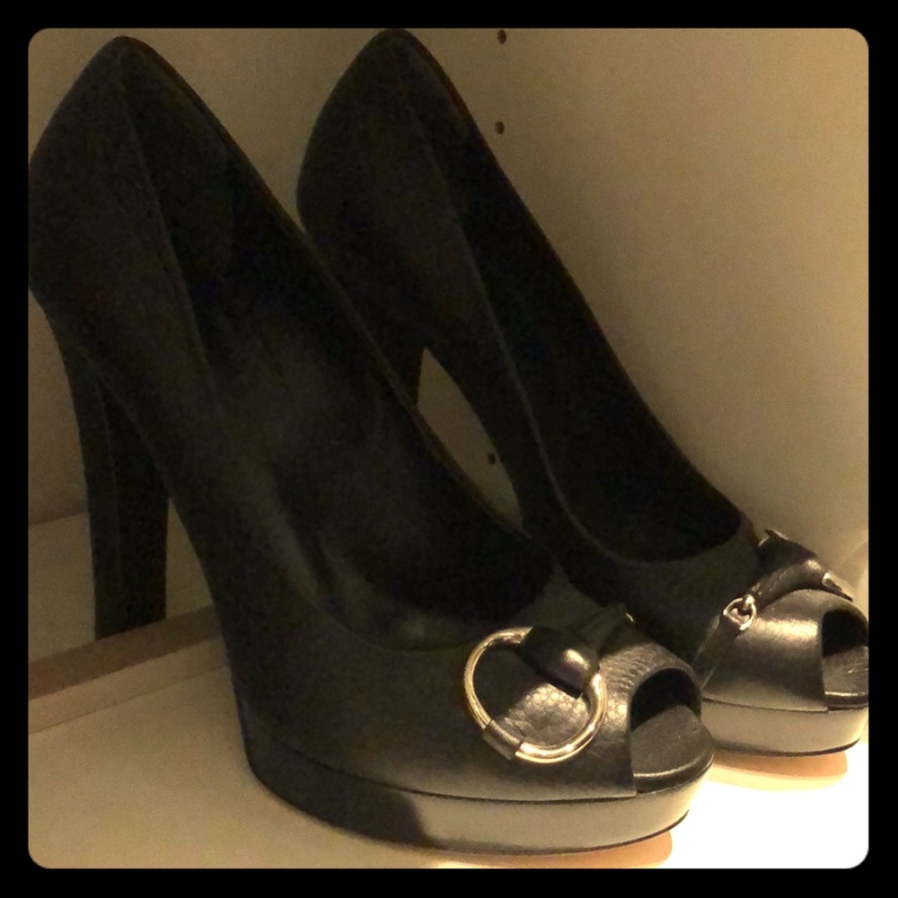 Gucci open toe classic pump 👠